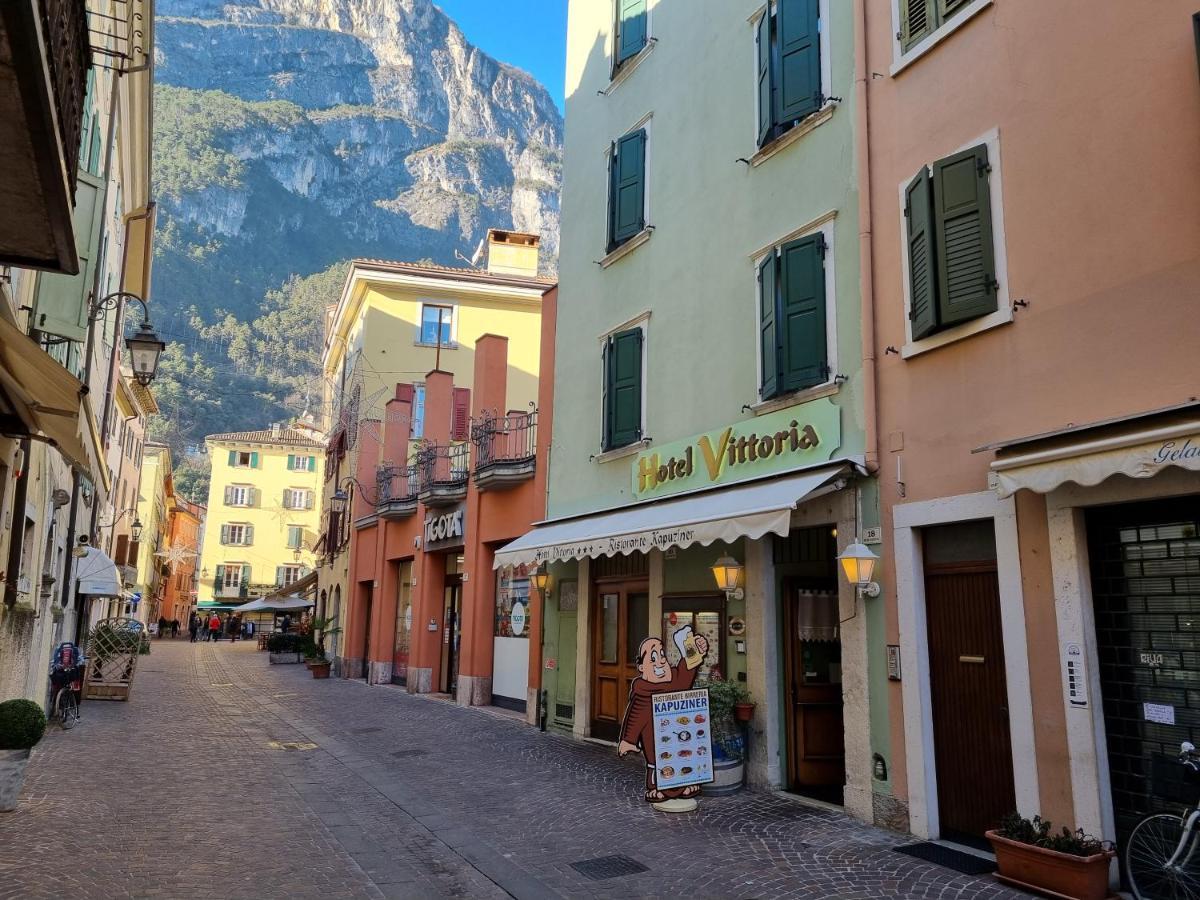Hotel Vittoria Riva del Garda Exterior photo